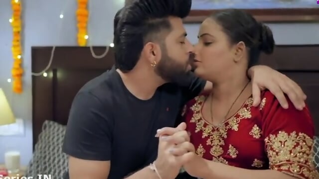 Seema bhabhi ki suhagraat chudai